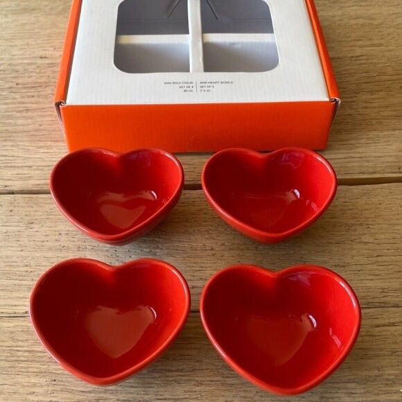 NEW Le Creuset Stoneware Set of 4 Mini Heart Pinch Bowls, 2.5oz/80ml, Cerise - Picture 1 of 8